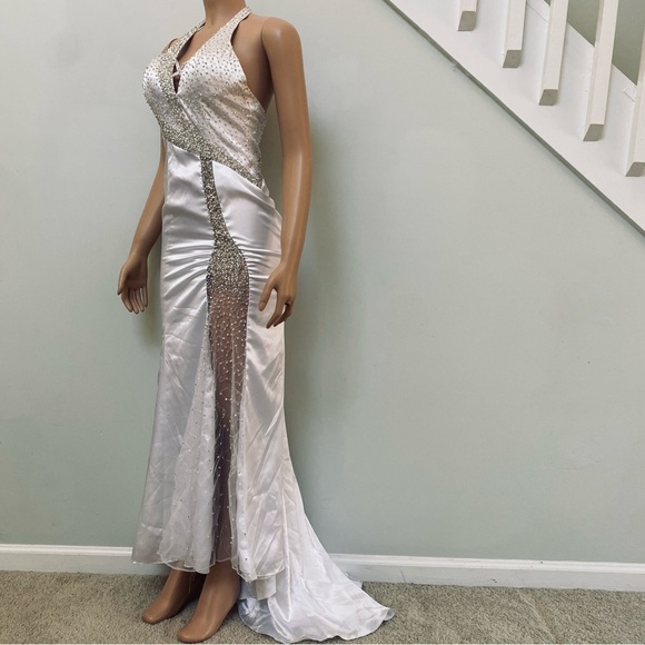 Exclusive for Diamonds bridal & formal dress - Picture 10 of 16